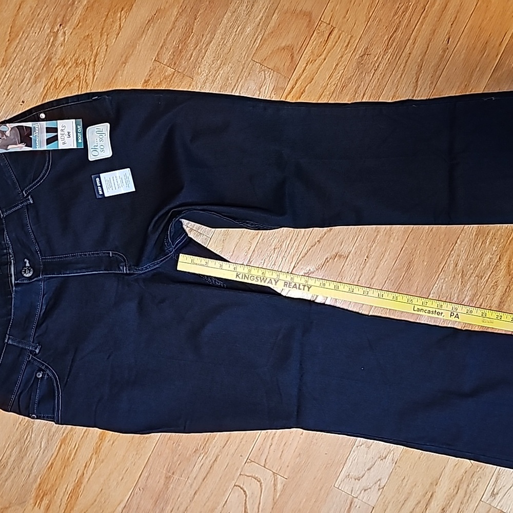 Lee Slimming Stretch Boot Cut Midrise Dark Wash Jeans Size 18W 30” Inseam